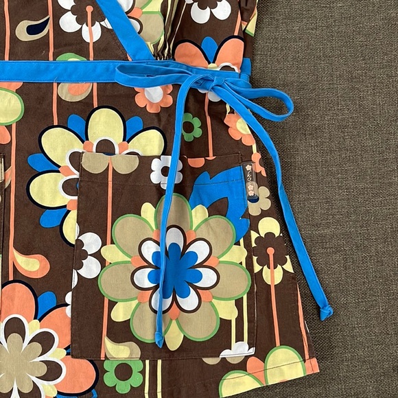 💰3 items for $25 🏷 Koi by Kathy Peterson Katelyn Mock Wrap Top fits like an XS - Picture 4 of 11